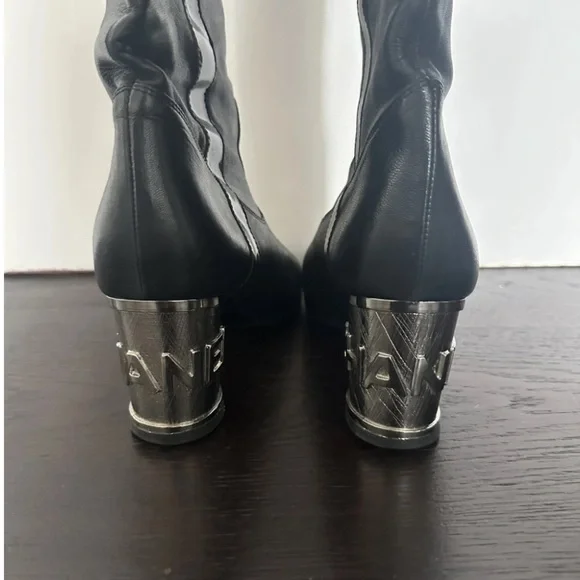 Chanel boots size 38.5 - Picture 2 of 3